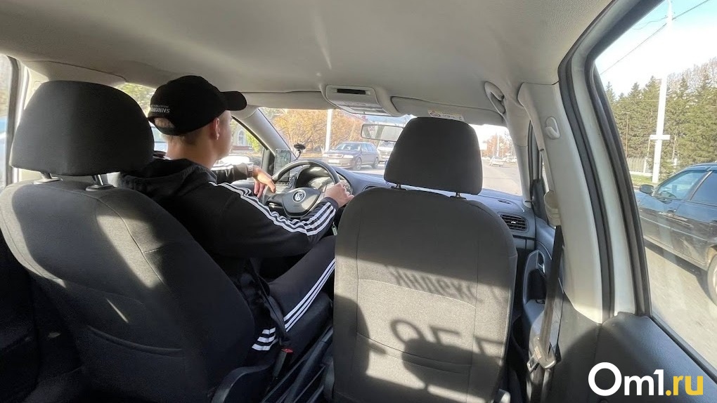 Омские таксисты рассказали, сколько зарабатывают во время транспортного коллапса в Омске