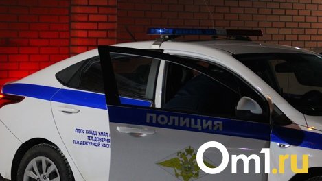 В Омске водитель Cadillac врезался в бетонный столб – четыре человека в больнице