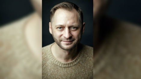 Актёр из новосибирского театра сыграл в новом сезоне сериала «Жуки» на ТНТ