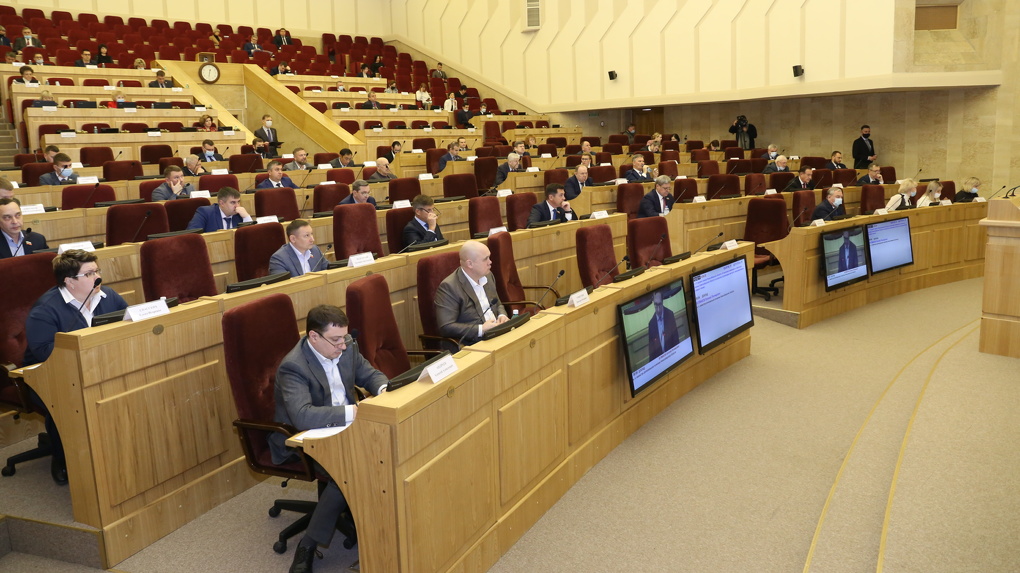 Депутаты Заксобрания поддержали отчёт губернатора Новосибирской области Андрея Травникова