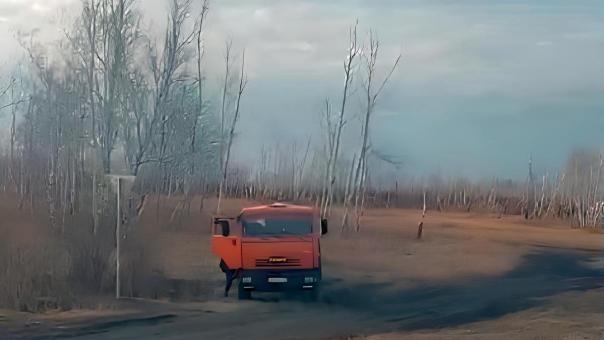 Омича оштрафовали на 5 тысяч рублей за слив отходов в лесу