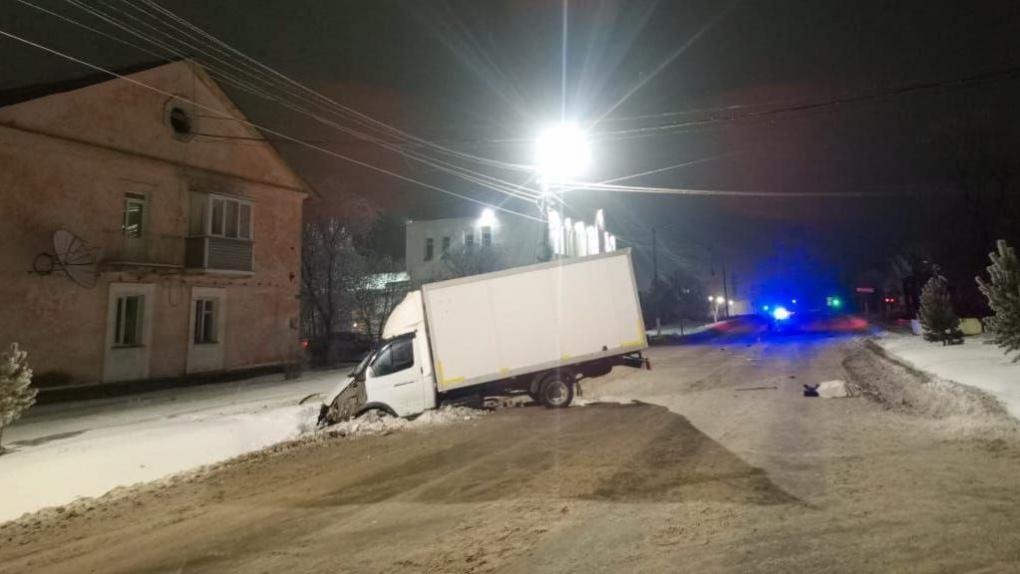 Один погиб, один в реанимации: ГАЗель насмерть сбила пешехода под Новосибирском