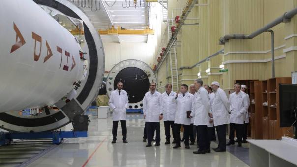 Первые лица Омской области поздравили омичей с Днём космонавтики