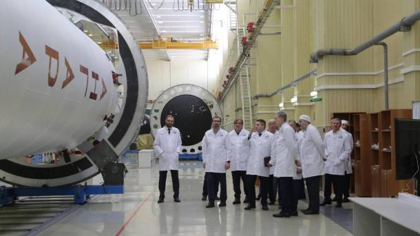Первые лица Омской области поздравили омичей с Днём космонавтики