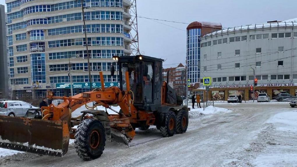 Опубликован список омских улиц, где сегодня будут убирать снег
