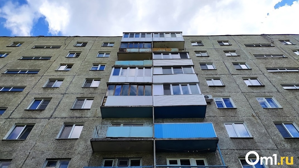 В Омске в одной из квартир нашли тела мужчины и женщины – они умерли одновременно