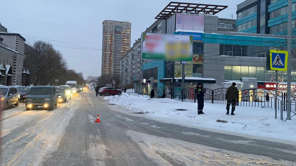 Пенсионерка с внучкой попали под колёса Honda Stream в Новосибирске