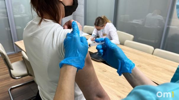 За сутки в Омске заразились коронавирусом 993 человека