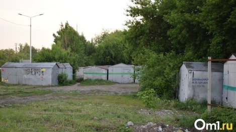 «Выгнали на все четыре стороны» — омичи жалуются на снос гаражей из-за строительства «Кварталов Драверта»