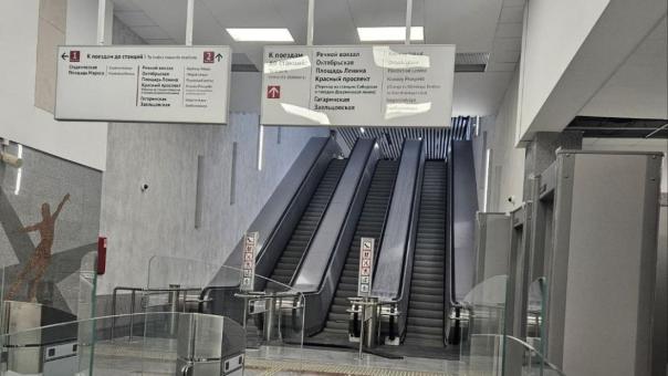 Навигационные таблички и указатели появились на станции метро «Спортивная» в Новосибирске