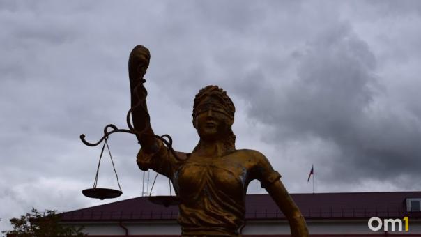 За флешмоб в поддержку курьеров суд оштрафовал бывшего кандидата в мэры Омска
