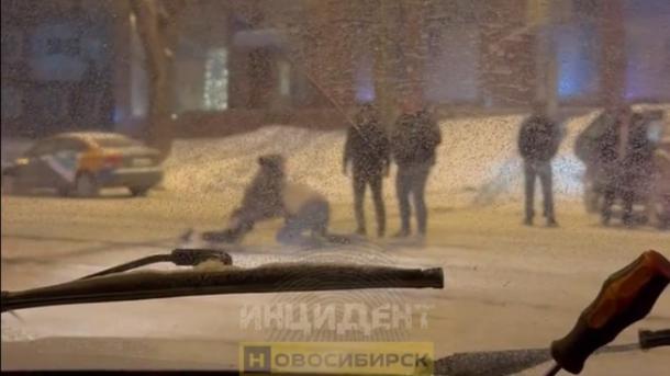 Толпа сошлась «стенка на стенку» в центре Новосибирска