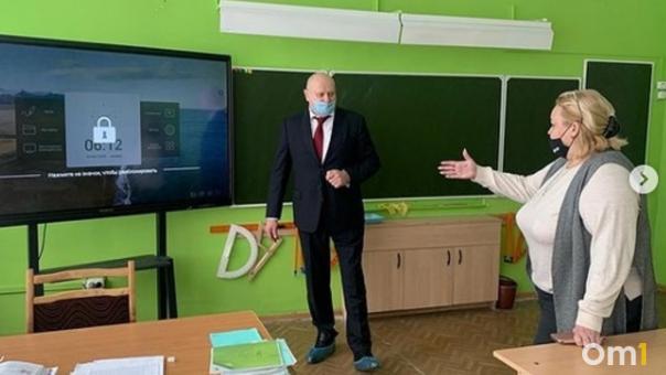 Мэр Омска Сергей Шелест нагрянул с неожиданной проверкой в школу