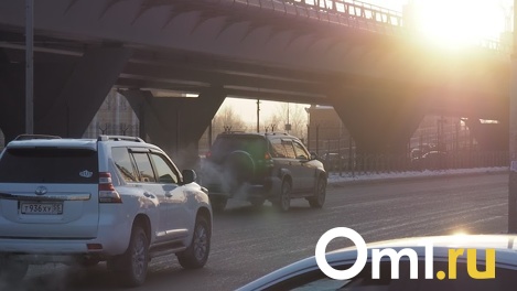 Автодилеры сообщили о приостановке поставок машин и запчастей в Омск