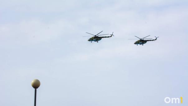 Омичей смутили военные вертолёты над городом