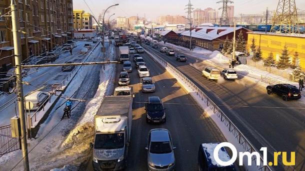 В утренний час пик пробки в Омске достигли 7 баллов