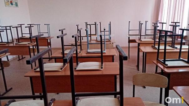 В омских школах начали закрывать классы на карантин