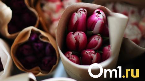Мошенники дарят омичам цветы, а потом оформляют на них кредиты