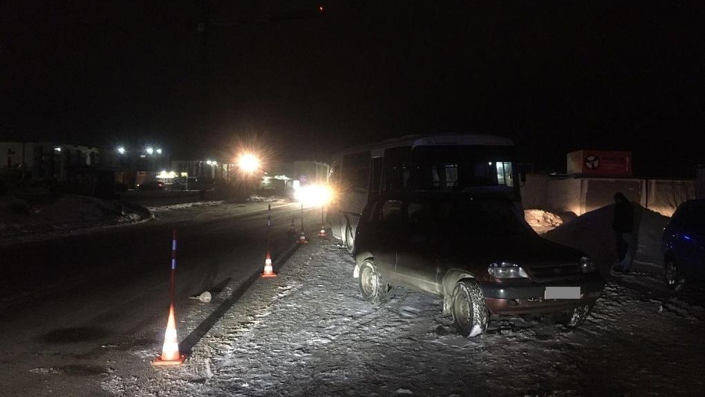 В Омске автобус с пассажирами протаранил легковушку