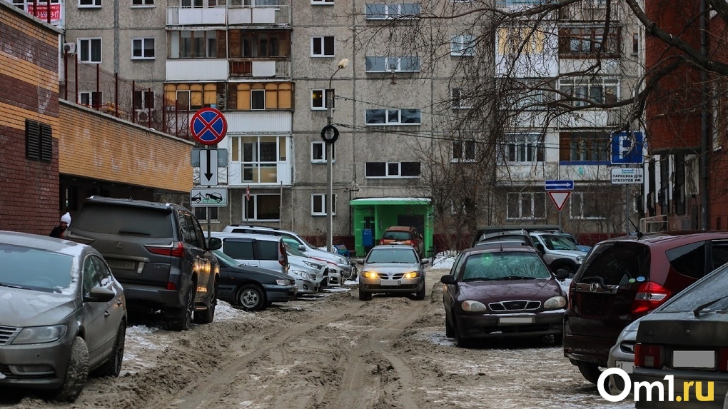 В Омске 70-летняя бабушка выпала из окна на восьмом этаже