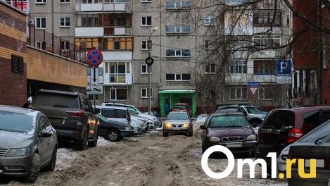 В Омске 70-летняя бабушка выпала из окна на восьмом этаже