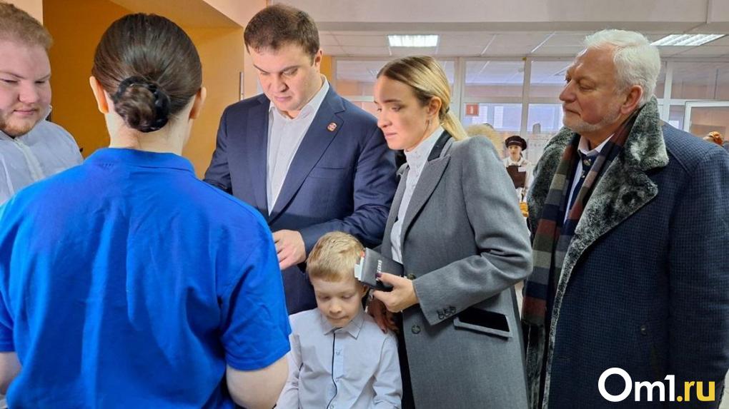 Виталий Хоценко с младшим сыном и женой пришли на избирательный участок