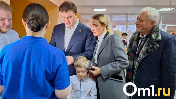 Виталий Хоценко с младшим сыном и женой пришли на избирательный участок
