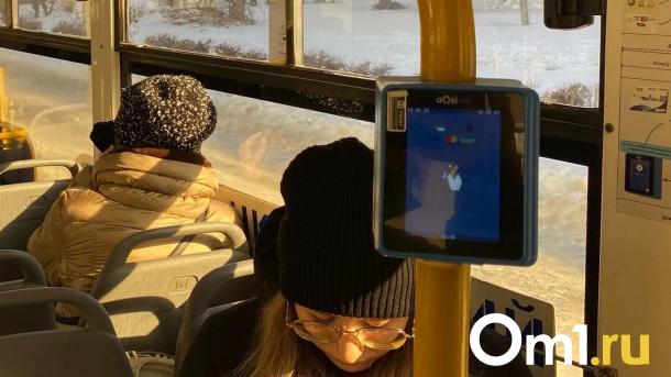 Стало известно, почему омичи не могут оплатить проезд через валидаторы