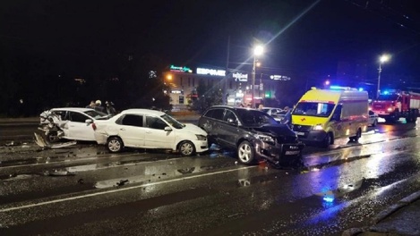 На омском Левобережье случилось массовое ДТП с пострадавшими