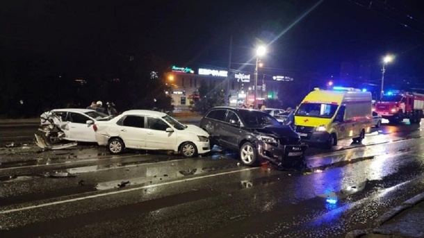 На омском Левобережье случилось массовое ДТП с пострадавшими