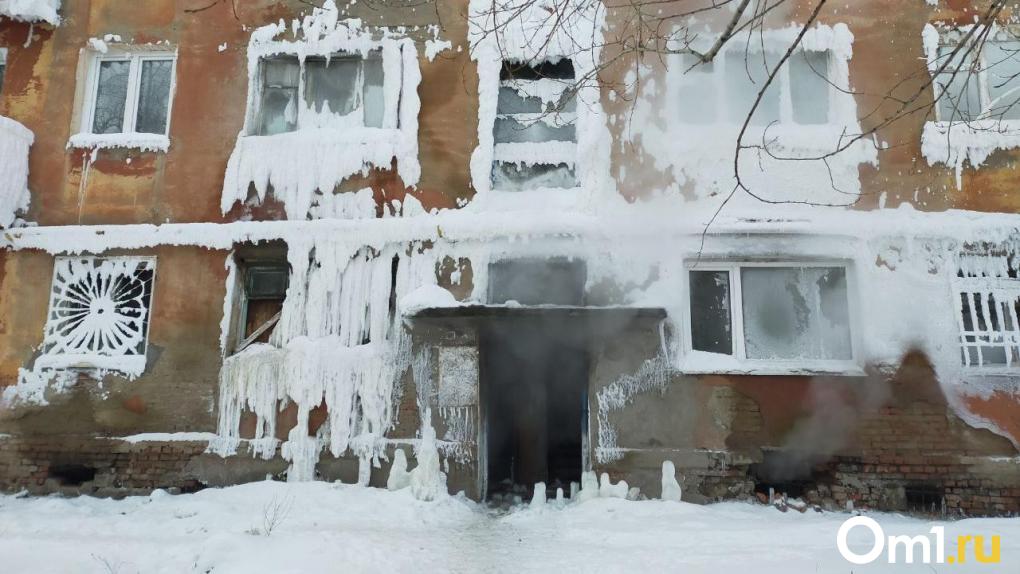 Как живут «парящие» многоэтажки: репортаж из домов, которые из-за прорыва трубы покрылись льдом