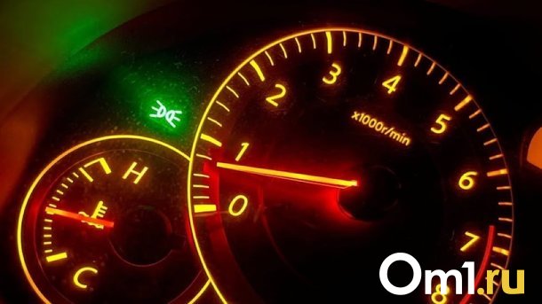 Автомобиль без водителя протаранил киоск в омских Нефтяниках
