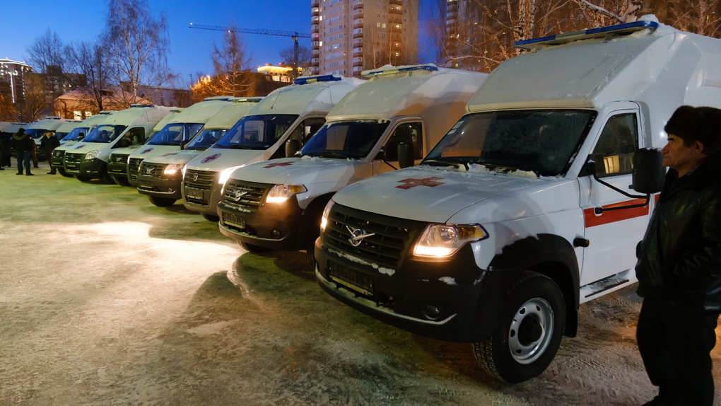 Новосибирские медики получили 28 новых реанимобилей для транспортировки пациентов с COVID-19