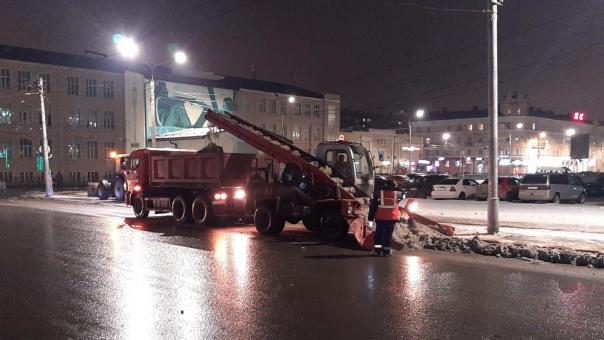 Сергей Шелест рассказал о работе дорожников по вывозу снега и откачке воды в выходные
