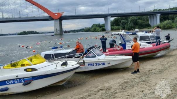 В Новосибирске прошёл массовый заплыв через Обь