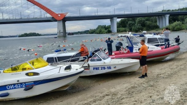 В Новосибирске прошёл массовый заплыв через Обь