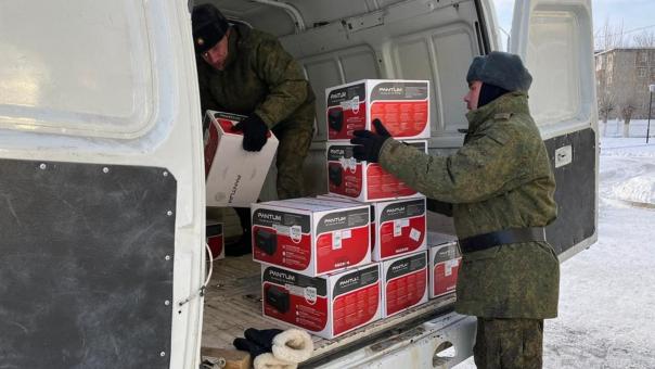Омским воинским частям передали квадрокоптеры и оргтехнику
