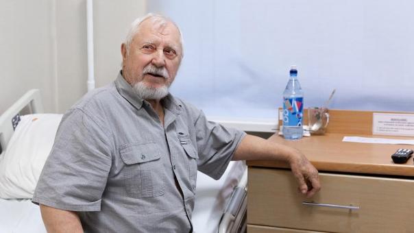 87-летний пациент стал рекордсменом Центра Мешалкина: операция, риск и невероятное восстановление