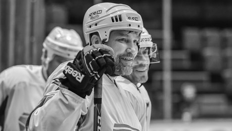 Умер во время хоккейного матча: стали известны подробности смерти Евгения Хацея