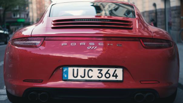 292,4 тысячи рублей налога на транспорт заплатил владелец Porsche 911 в Новосибирске