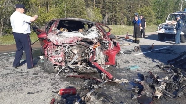 Пять человек погибли в страшной аварии на трассе под Омском