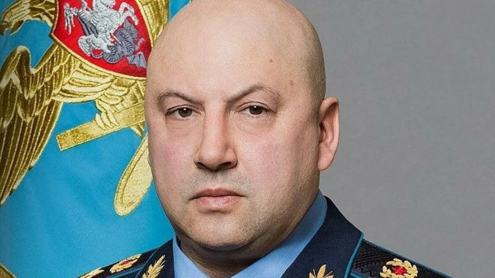 Командующий войсками СВО, новосибирский генерал Суровикин получил награду от Путина
