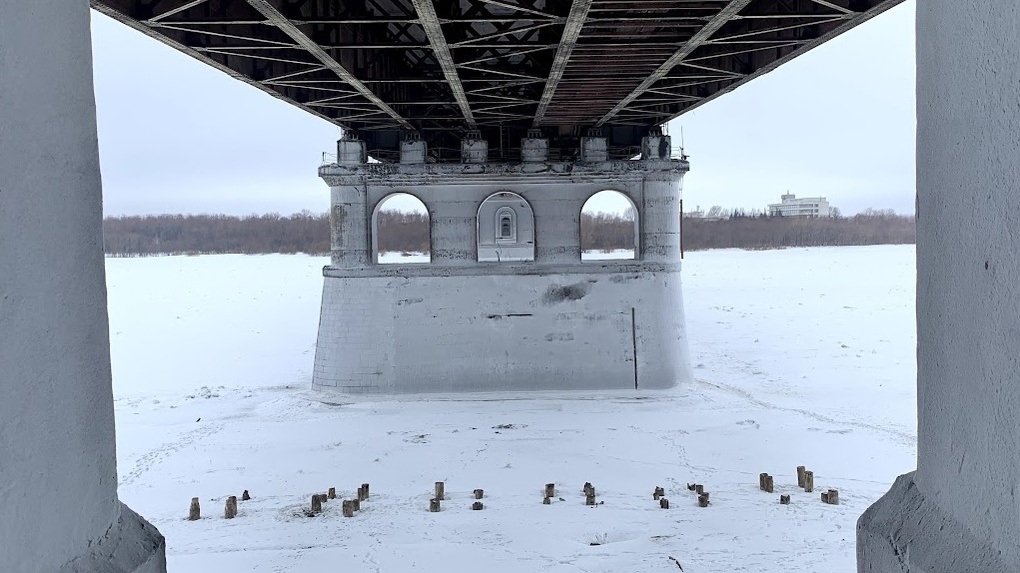 «Кто с Левого – увольняйтесь». Как омичи в соцсетях ожидают ремонт Ленинградского моста