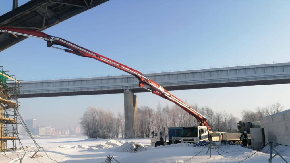 Два километра чугунных перил Октябрьского моста заменят в Новосибирске