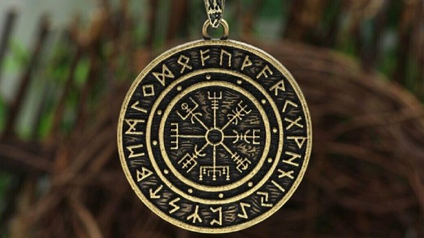 Большинство омичей носят талисманы, чтобы уберечь себя от несчастья