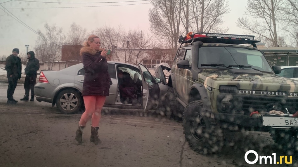 На Левом берегу в Омске расхлестались четыре автомобиля