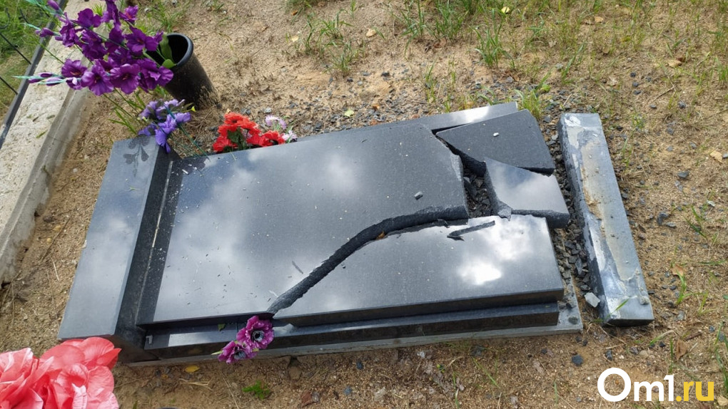 Вандалы разрушили могилу погибшему во время спецоперации на Украине новосибирцу