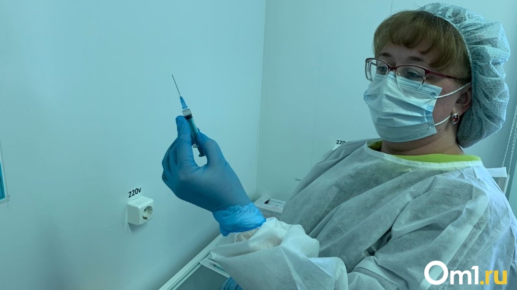 «Боль и покраснение»: в Новосибирской области началась вакцинация от COVID-19. Показываем фото и видео