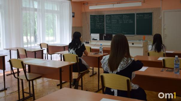 Роковой карман, лопаты и мама-скалолаз: омичи поделились шокирующими историями с ЕГЭ