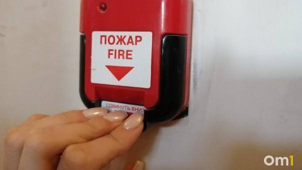 Крик о помощи: омичи боятся соседа, который их едва не сжёг